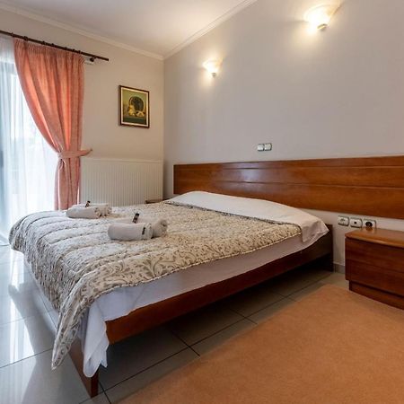 J Studios - Kineta Seaside Retreats Dış mekan fotoğraf